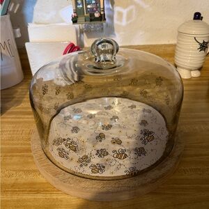 Temptations Special Edition 13”      ‘BEE-LIEVE” Cake Plate with Dome Glass Lid